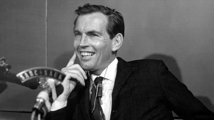 Le professeur Christiaan Barnard, pionnier sud-africain de la greffe cardiaque, à l'hôpital  Groote Schuur du Cap le 6 janvier 1968. (AFP - DPA )