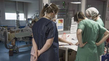 Covid-19 : l'hospitalisation à domicile pour soulager les hôpitaux