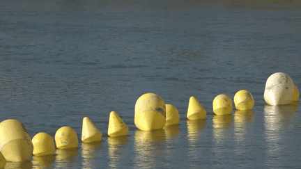 Migrants : des barrages flottants contre les bateaux des passeurs