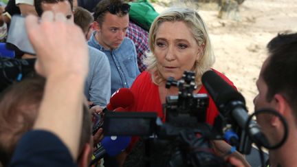 La candidate du Rassemblement national à l'élection présidentielle, Marine Le Pen, en déplacement à Mayotte, le 17 décembre 2021.&nbsp; (ALI AL-DAHER / AFP)