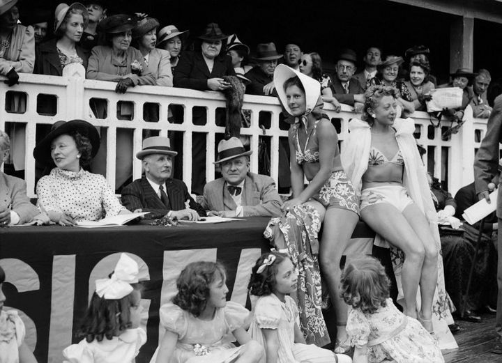 Molitor en 1939 à l'occasion de la Fête de l'Eau, un évènement très populaire qui attirait de nombreux Parisiens 
 (AFP)