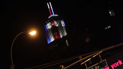 L'Empire State Building (New York) sera illumin&eacute; de la couleur du vainqueur de l'&eacute;lection.&nbsp; (MEHDI TAAMALLAH / AFP)