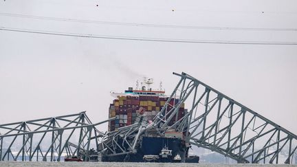 Le pont effondré Francis Scott, et le navire Le Dali à Baltimore aux Etats-Unis le 27 mars 2024. (JIM WATSON / AFP)