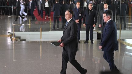 Le président sortant du Brésil, Jair Bolsonaro, lors d'une conférence de presse dans&nbsp;le palais présidentiel à Brasilia (centre du Brésil), le 1er novembre 2022. (EVARISTO SA / AFP)