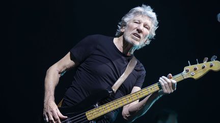 Roger Waters, ancien bassiste de Pink Floyd, sur scène en solo à Assago près de Milan (Italie) le 18 avril 2018. (LUCA BRUNO / AP /  SIPA / AP)