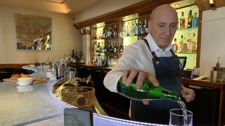 Alain Péant a vu grandir Alexis Pinturault à l'hôtel Annapurna de Courchevel. (FRANCEINFO: SPORT / Adrien Hémard-Dohain)