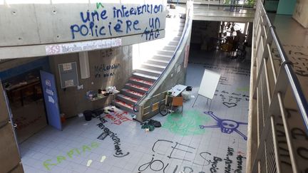 Le hall du centre des langues vivantes. Photo prise ce matin.&nbsp; (Damien Borelly - France 3 Alpes.)