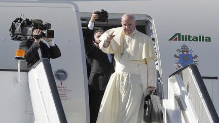 Le pape François à son départ de Naïrobi pour l'Ouganda le 27 Novembre 2015 (Photo AFP/Simon Maina)