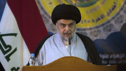 Le chef chiite irakien, Moqtada al-Sadr, lors d'un discours dans la ville sainte de Najaf, le 19 mars 2017. (Haidar HAMDANI/AFP)