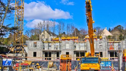 Chantier de construction d'un immeuble. Le Mans, France. (MICHEL GILE / GAMMA-RAPHO / GETTY IMAGES)