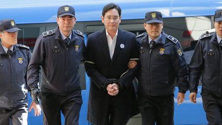 Lee Jae-yong , le vice-president du groupe Samsung, à son arrivée au bureau du procureur à Séoul, en Corée du Sud, le 25 février 2017.&nbsp; (EYEPRESS NEWS / AFP)