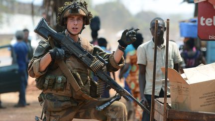 Un soldat fran&ccedil;ais en patrouille &agrave; Bangui (Centrafrique), le 30 janvier 2014. (ISSOUF SANOGO / AFP)