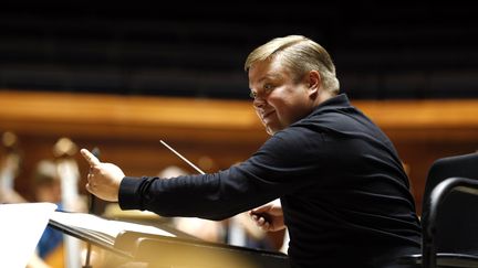 Mikko Franck, directeur musical de l'Orchestre Philarmonique de Radio France. (FRANCOIS GUILLOT / AFP)