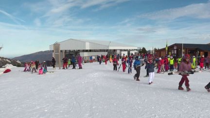 Beaucoup de vacanciers vont rejoindre les stations de ski, qui sont prêtes à les accueillir à partir de vendredi 7 janvier au soir. (FRANCE 3)