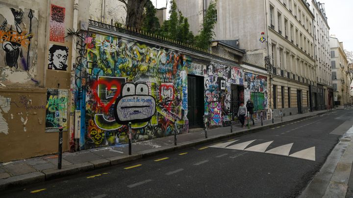 Le 5 Bis de la rue de Verneuil dans le 7e arrondissement de Paris est le lieu de Gainsbourg (JEROME LEBLOIS / HANS LUCAS)