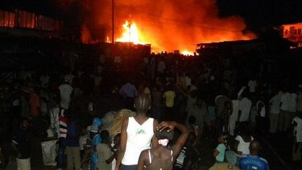 Le 11 février 2013, dans un quartier de Douala privé d'électricité, un incendie a tué quatre enfants. (DR)