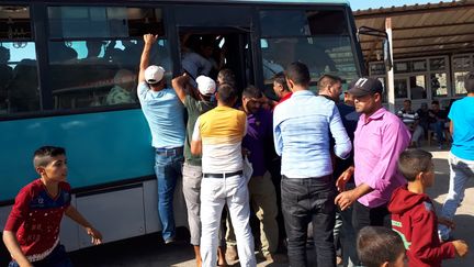 Retour de Syriens installés en Turquie qui viennent de séjourner dans leur famille, dans la region d'Idlib.&nbsp; (ETIENNE MONIN / RADIO FRANCE)