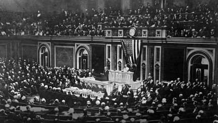 Le président Wilson demandant au Congrès américain d'entrer dans la Première Guerre mondiale, le 2 avril 1917. (THE STANLEY WESTON ARCHIVE / ARCHIVE PHOTOS)