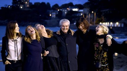 Claude Lelouch avec les membres féminins du jury (de g. à dr.) : Anne Parillaud, Victoria Bedos, Julie Ferrier, Marianne Denicourt (qui rpéqide la compétiotion Shortcuts) et Florence Thomassin.
 (PHOTOPQR/OUEST FRANCE/MAXPPP)