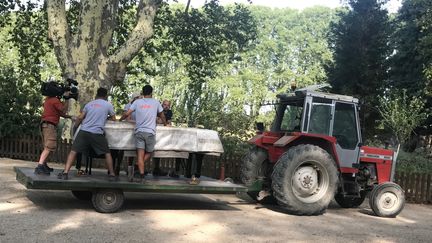 Au festival de&nbsp;La Roque-d'Anthéron, les pianos arrivent par tracteurs. Ici, en juillet 2017. (JEAN-BAPTISTE URBAIN / RADIO FRANCE)