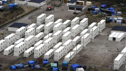 Le Centre d'accueil provisoire compte plus d'une centaine de conteneurs, au sein même de la jungle de Calais, mardi 23 février 2016.&nbsp; (FRANCK DUBRAY / MAXPPP)