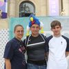 Manuella, Laurent et Alexis à la sortie des épreuves de parataekwondo au Grand Palais, à Paris, le 30 août 2024. (CLEMENT PARROT / FRANCEINFO)