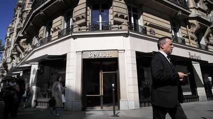 Cette photo, prise le mercredi 12 avril 2017, montre une boutique Berluti à Paris. (CHRISTOPHE ENA / AP / SIPA)