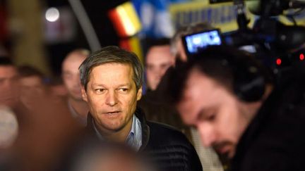 Le Premier ministre roumain Dacian Ciolos assiste à un meeting du Parti national libéral à Budapest, le 6 novembre 2016. (AFP - Daniel MIHAILESCU)