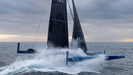 Voile : François Gabart et le SVR-Lazartigue victimes d'une avarie et contraints d'arrêter leur tentative pour s'emparer du Trophée Jules-Verne