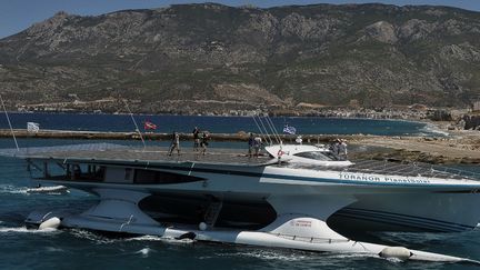 Le catamaran PlanetSolar dans le canal de Corinthe, le 28 juillet 2014
 (Valérie Gache / AFP)