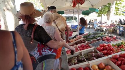 Pouvoir d'achat : les fruits et légumes à prix bas sur les étals (France 2)