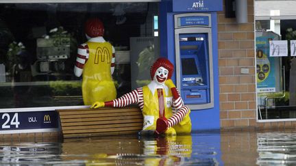 Le gouvernement a annonc&eacute; la fermeture des services publics d&egrave;s jeudi 27 octobre pour un week-end de 5 jours dans 21 provinces dont la capitale. (SAKCHAI LALIT / AP / SIPA)