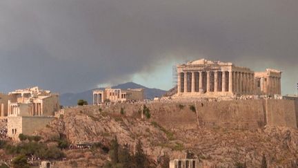 Incendies en Grèce : les soldats du feu peinent à contenir les flammes qui se rapprochent d'Athènes (Franceinfo)