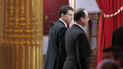 Le Premier ministre, Manuel Valls, et le pr&eacute;sident de la R&eacute;publique, Fran&ccedil;ois Hollande, lors d'une conf&eacute;rence de presse au palais de l'Elys&eacute;e, &agrave; Paris, le 5 f&eacute;vrier 2015. (FRANCOIS MORI / AFP)