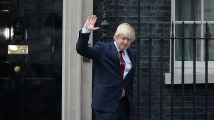 L'ex-maire de Londres Boris Johnson quitte le 10, Downing Street après une entrevue après la&nbsp;nouvelle Première ministre britannique Theresa May,&nbsp;jeudi 13 juillet 2016 à Londres. (OLI SCARFF / AFP)