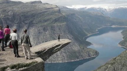 France 2 vous emmène toute cette semaine au pays des fjords. Mercredi 3 juin, on s'élance sur l'une des randonnées les plus difficiles de Norvège, avec à l'arrivée un panorama à couper le souffle. (FRANCE 2)