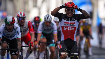 La joie de Caleb Ewan, vainqueur de la 5e étape du Giro, mercredi 12 mai 2021. (DARIO BELINGHERI / AFP)