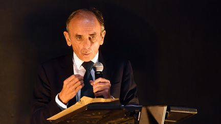 Eric Zemmour lors d'une réunion publique à Haguenau (Bas-Rhin) le 24 septembre 2022 (FRANCK KOBI / MAXPPP)