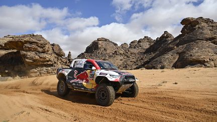 Le pilote Nasser Al-Attiyah, le 4 janvier 2023, lors de la quatrième étape du Dakar 2023. (AFP)