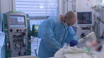 En Moselle, l’hôpital de Metz-Thionville fonctionne à flux tendu. 80% du service de réanimation est occupé par des malades du Covid-19.
 (CAPTURE ECRAN FRANCE 3)