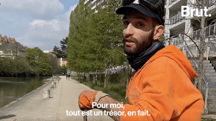 Benoît pêche les déchets dans le fleuve de la Vilaine mais pas avec n’importe quel outil : un aimant qui soulève 1 600 kilos. Une activité qui lui permet d’agir pour l’environnement et de faire parfois des trouvailles intéressantes.