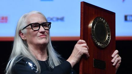 Jane Campion reçoit le Prix Lumière à Lyon, le 15 octobre 2021. (PHILIPPE DESMAZES / AFP)