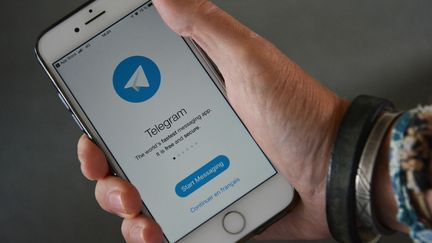 L'application russe Telegram sur un smartphone. (JEAN-CHRISTOPHE BOURDILLAT / RADIO FRANCE)