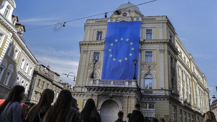 A European Union flag in Sarajevo, capital of Bosnia and Herzegovina, on March 21, 2024. (SAMIR JORDAMOVIC / ANADOLU / AFP)