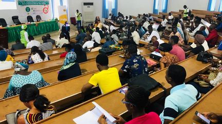 Présentation du fonctionnement de l'Université virtuelle à de futurs étudiants. (Université virtuelle de Côte d'Ivoire)