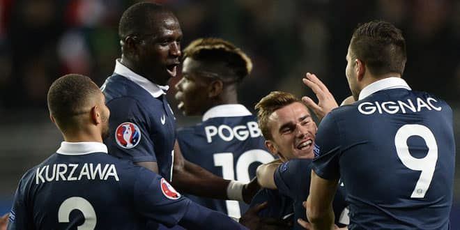 La joie des Bleus après l'égalisation d'Antoine Griezmann contre l'Albanie