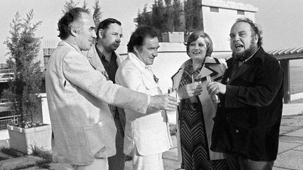 Le cinéaste Marco Ferreri (D) est accompagné des acteurs (de G à D) Michel Piccoli, Philippe Noiret, Ugo Tognazzi et Andrea Ferreol, après la projection de son film &quot;La Grande Bouffe&quot;, le 25 mai 1973, lors du Festival de Cannes.
 (AFP)