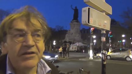 &nbsp; (Alain Finkielkraut samedi soir, place de la République à Paris (capture d'écran).)