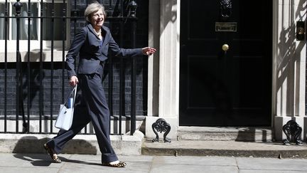 Theresa May arrive au 10 Downing Street, pour le dernier conseil des ministres du gouvernement de David Cameron, à Londres, le 12 juillet 2016. (PETER NICHOLLS / REUTERS)