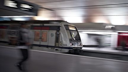 Une rame de RER &agrave; Paris, le 10 d&eacute;cembre 2012. (MAXPPP)